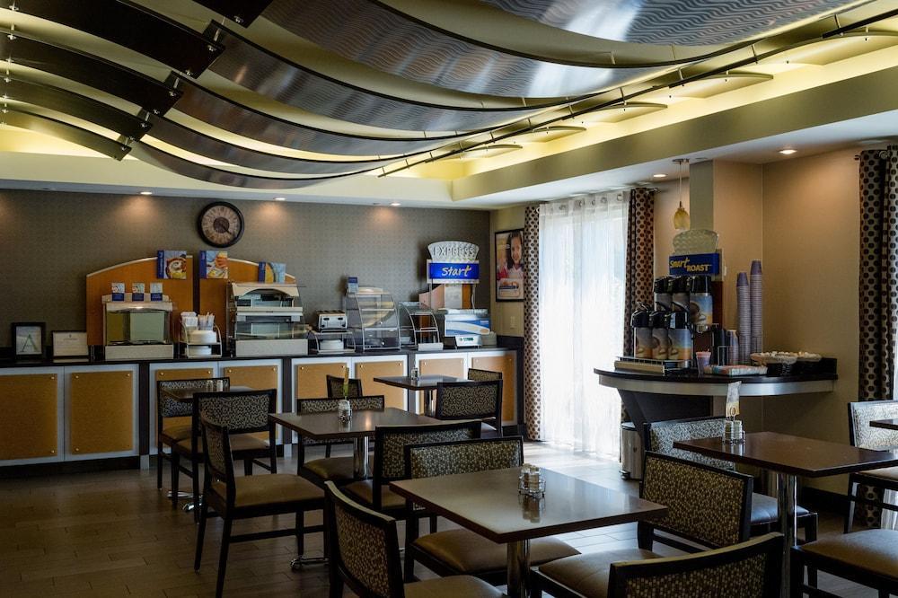 Holiday Inn Express & Suites - Oxford By Ihg Екстериор снимка