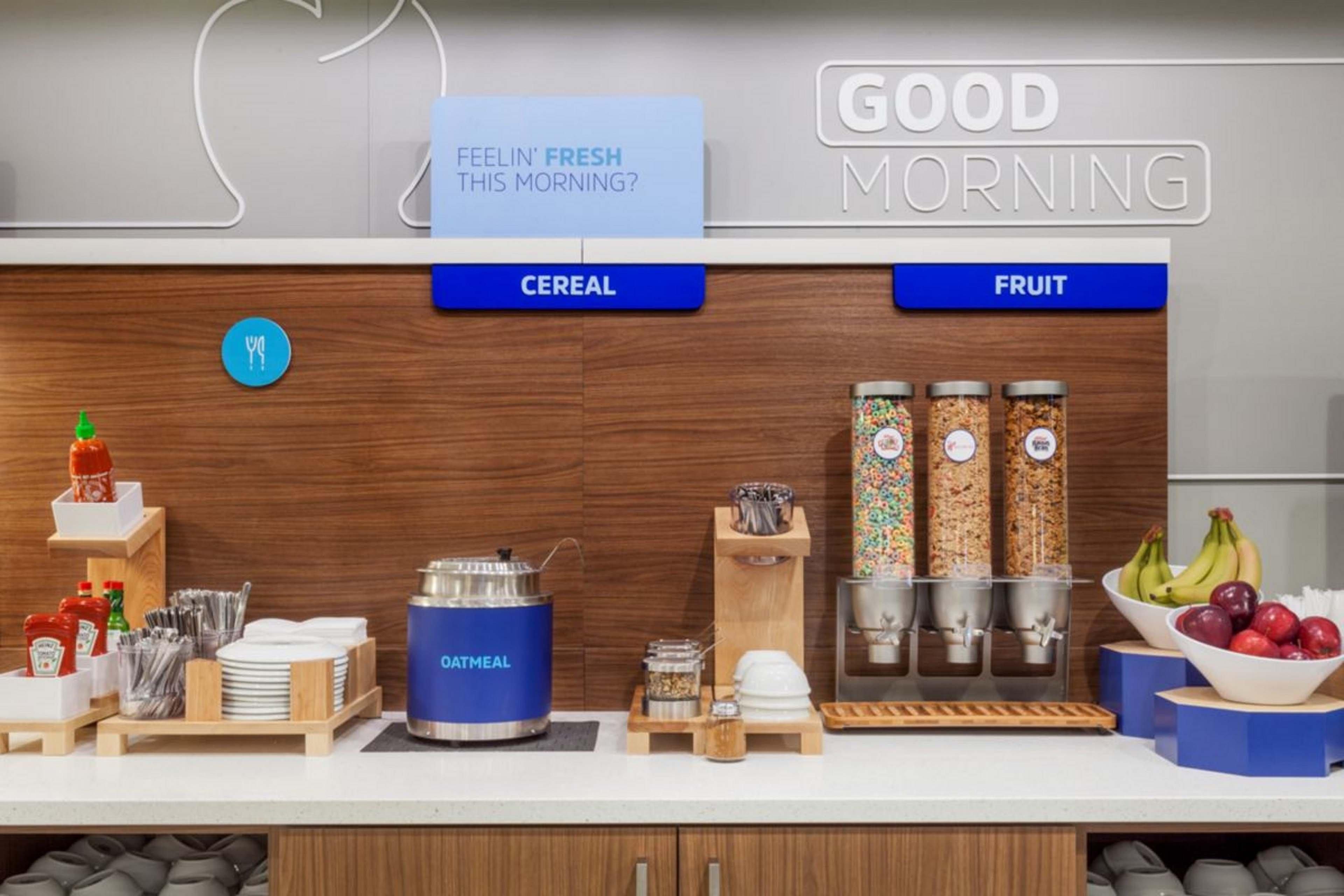 Holiday Inn Express & Suites - Oxford By Ihg Екстериор снимка