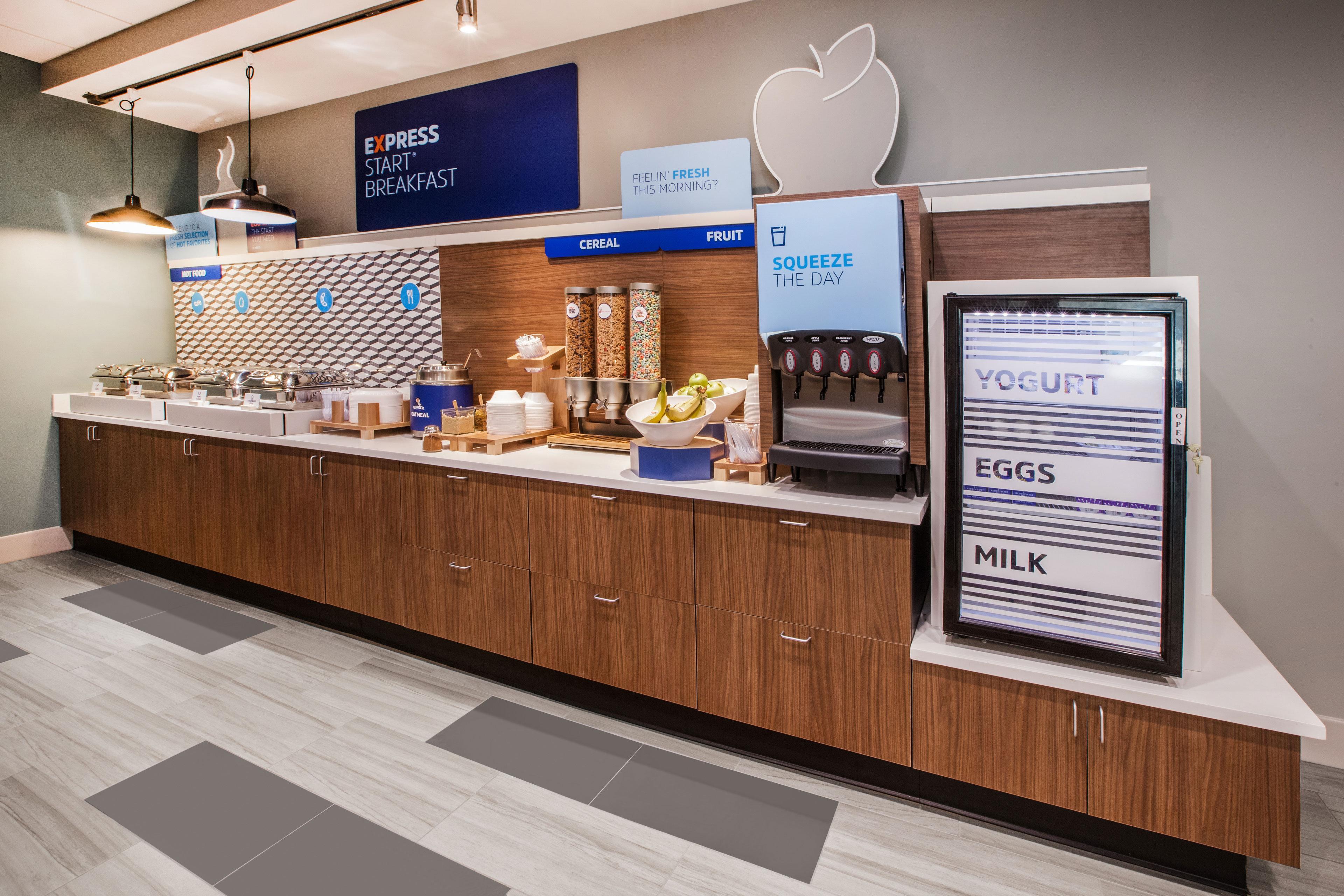 Holiday Inn Express & Suites - Oxford By Ihg Екстериор снимка