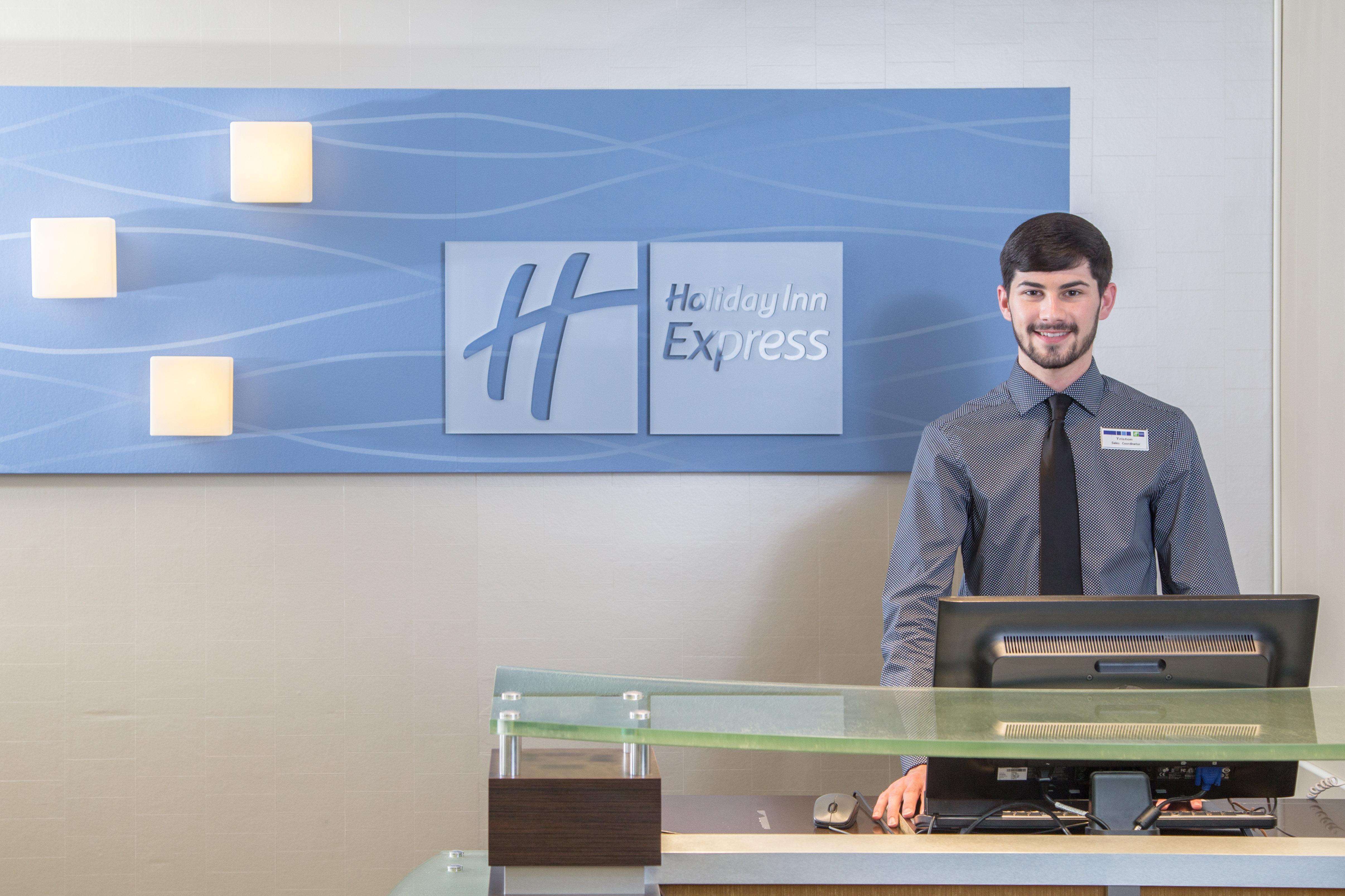 Holiday Inn Express & Suites - Oxford By Ihg Екстериор снимка