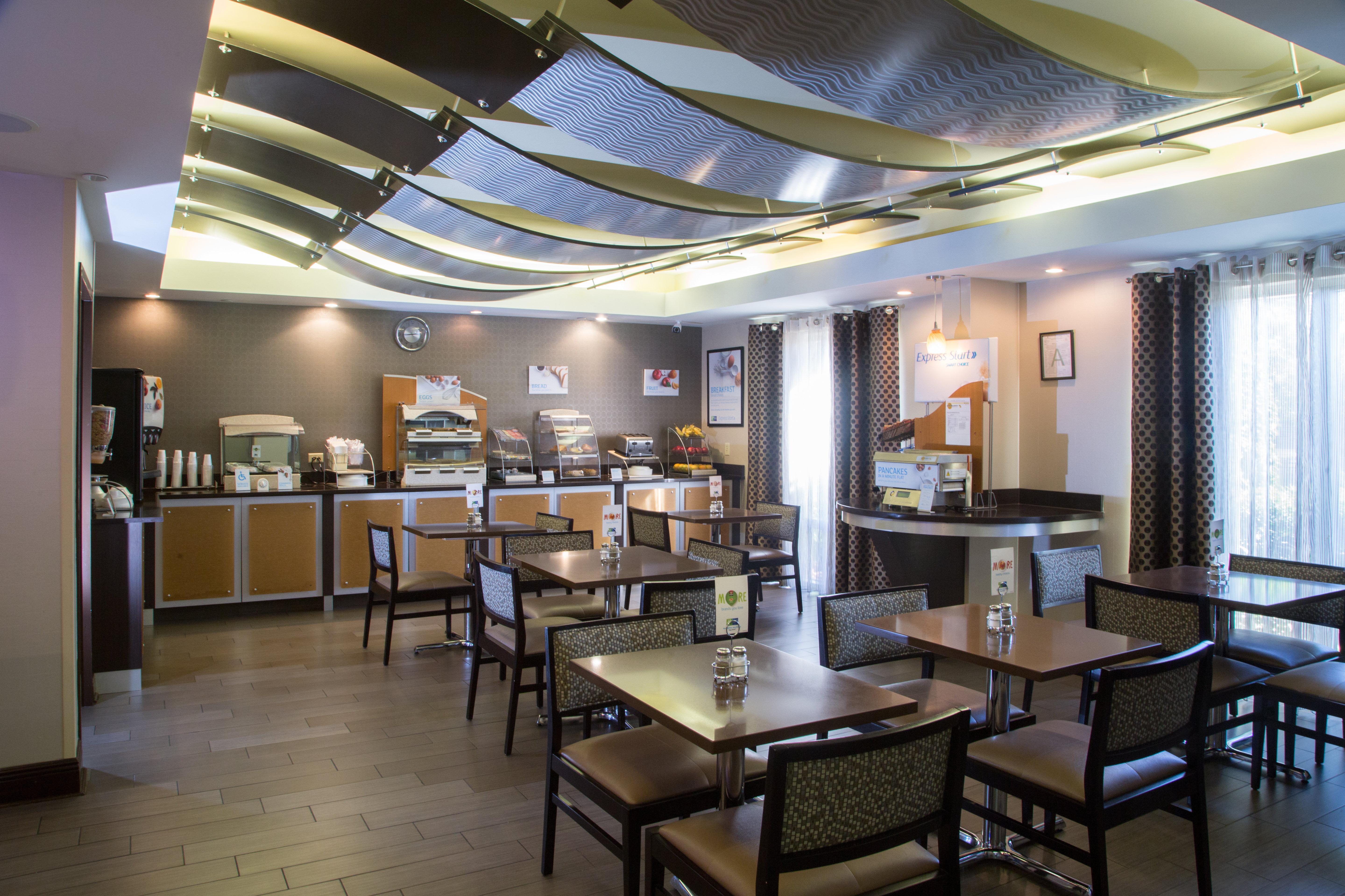 Holiday Inn Express & Suites - Oxford By Ihg Екстериор снимка