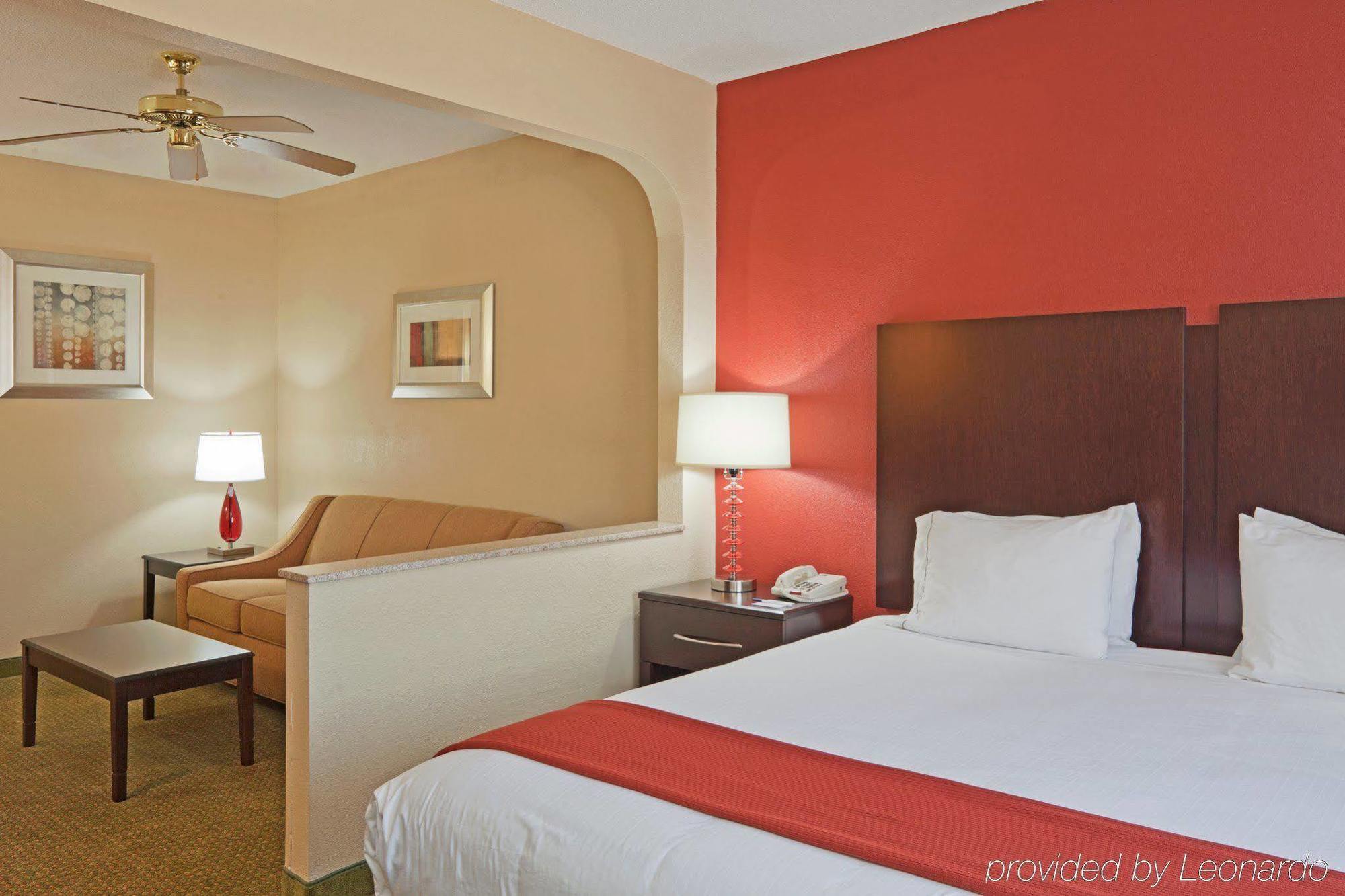 Holiday Inn Express & Suites - Oxford By Ihg Екстериор снимка