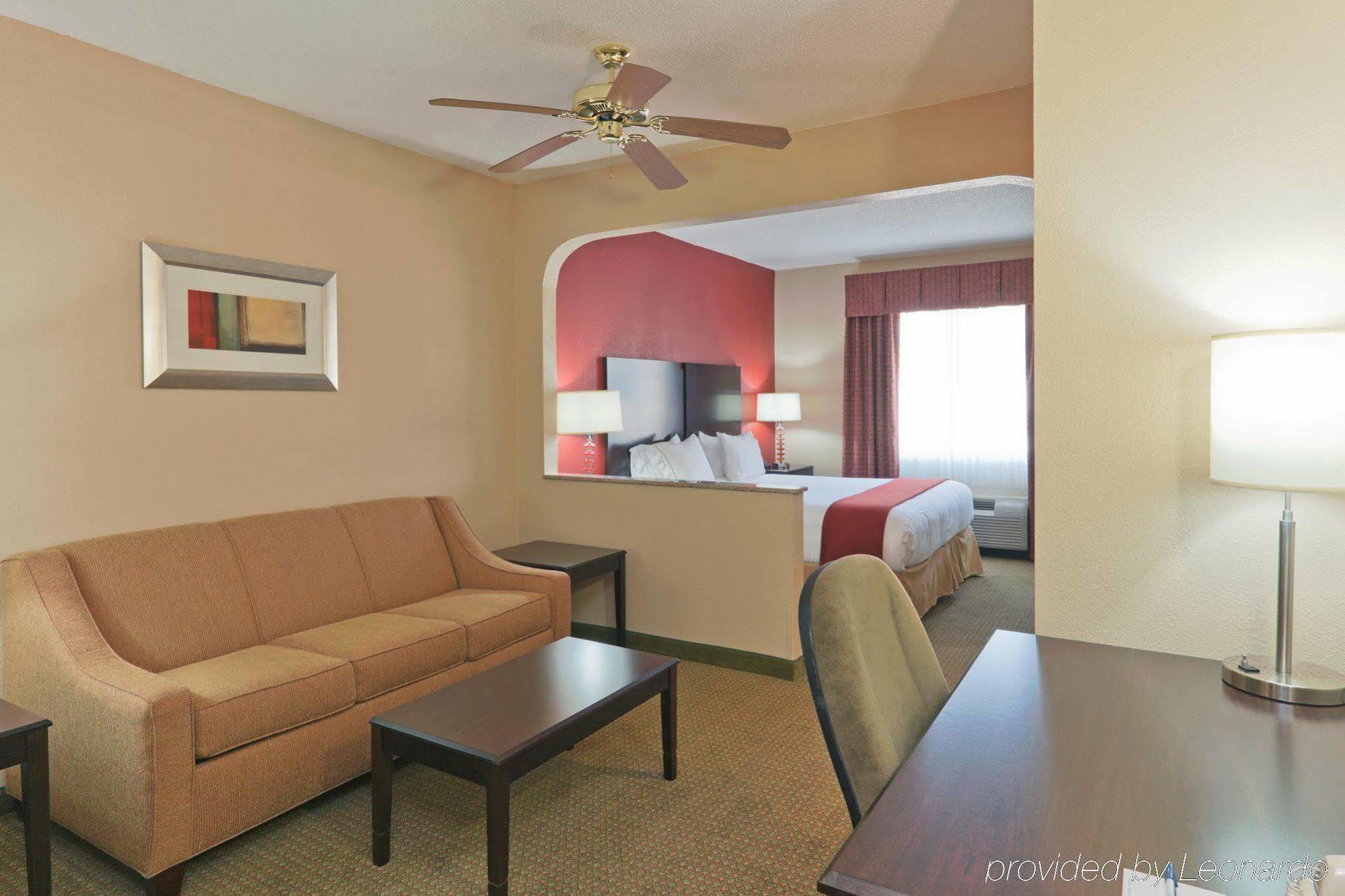 Holiday Inn Express & Suites - Oxford By Ihg Стая снимка