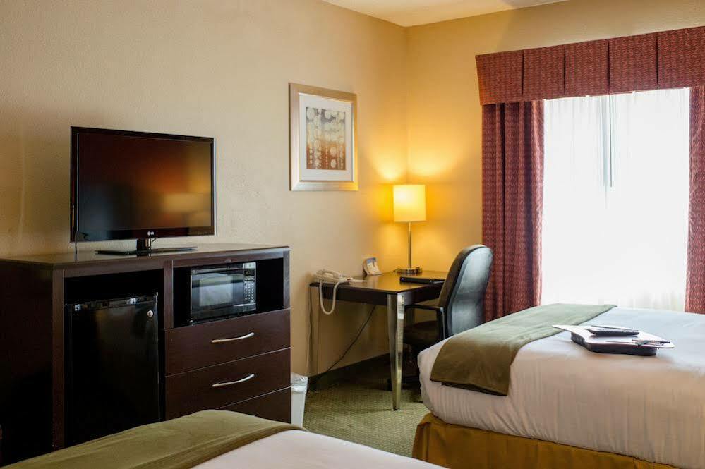 Holiday Inn Express & Suites - Oxford By Ihg Екстериор снимка