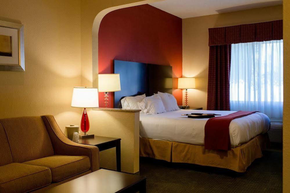 Holiday Inn Express & Suites - Oxford By Ihg Екстериор снимка