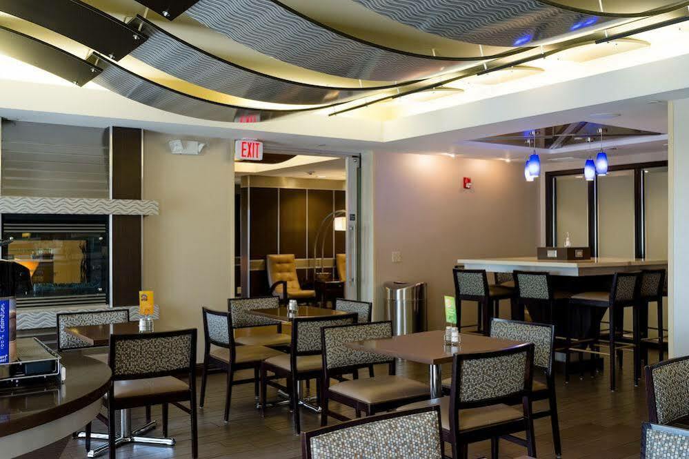 Holiday Inn Express & Suites - Oxford By Ihg Екстериор снимка